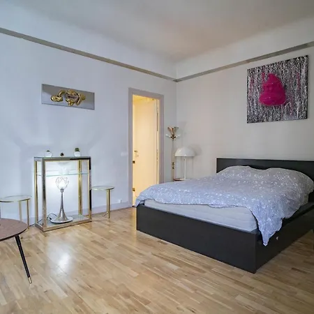 Appartement Cozy Studio On The Avenue Des Champs Elysees! Paris